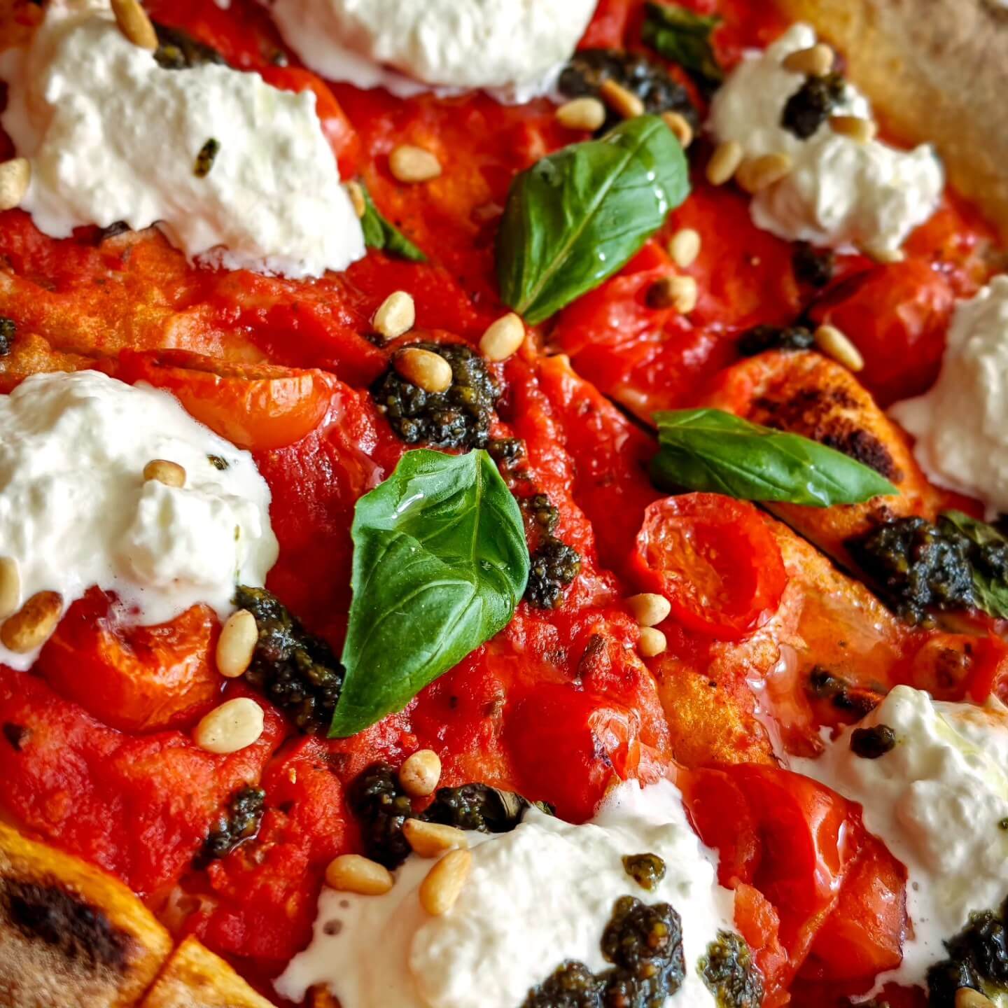 Pizzárium pizza bufala kész